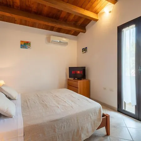 Silence & Veranda -10 Minutes From The Beaches Apartament