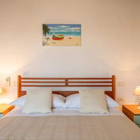 Silence & Veranda -10 Minutes From The Beaches Apartmán *