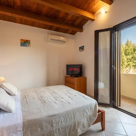 Silence & Veranda -10 Minutes From The Beaches *