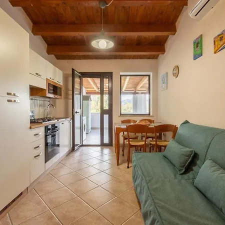Apartament Silence & Veranda -10 Minutes From The Beaches *