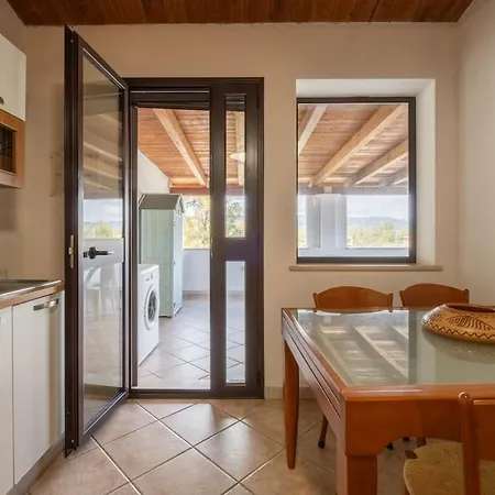 Silence & Veranda -10 Minutes From The Beaches Apartamento Olia Speciosa