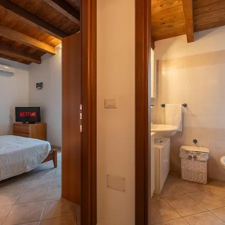 Apartamento Silence & Veranda -10 Minutes From The Beaches Olia Speciosa
